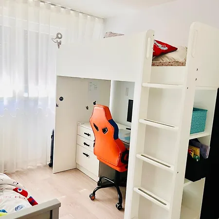 Spacious With Terrace And Garden Apartment Annecy